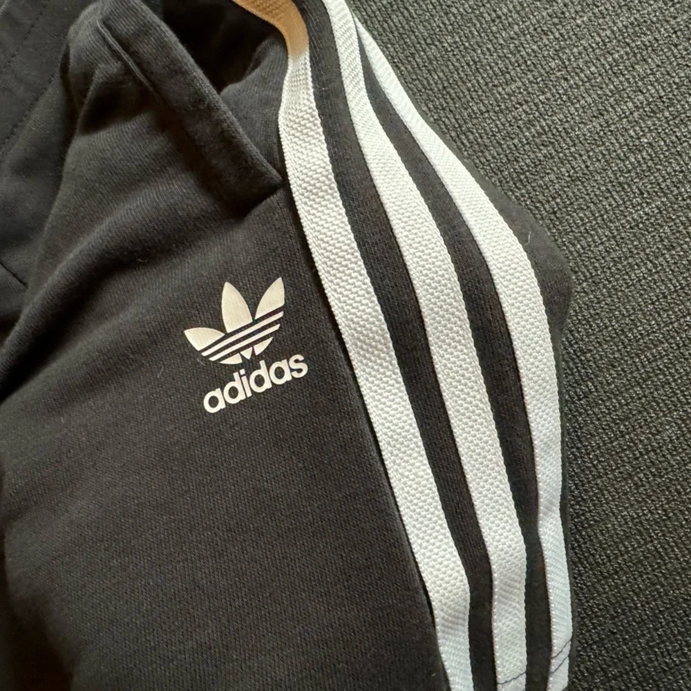 5/$25 Boys Adidas black and white shorts, size XXS (size 5-6)